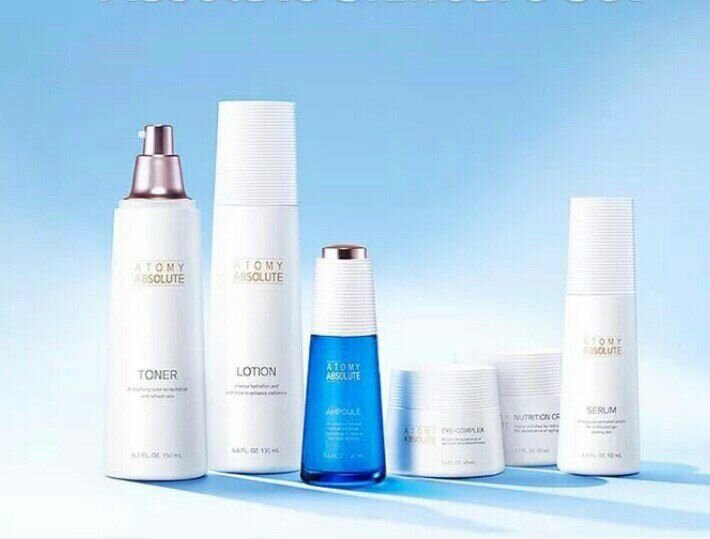 Absolute CellActive Skincare

Набор ухода за кожей лица Absolute CellAclve Skincare, разрабатывали на протяжении 10 лет, тестировано , утверждено в институте красоты и здоровья в Корее

Катехины -  мощные антиоксиданты, защищающие коллаген и эластин от повреждения, придавая коже здоровый вид. Они замедляют процессы старения и укрепляют иммунные силы кожи как органа.

Вторым базовым веществом серии Absolute CellActive, является токоферол, который участвует в образовании волокон коллагена и эластина, ускоряет процессы заживления и замедляет процессы старения кожи, а также препятствует образованию старческой пигментации.

EGF*-это полипептид, восстанавливает структуру кожи, обеспечивает эластичность кожи.
Cтимулирует появление молодых клеток кожи.
Действует на внутриклеточном уровне, способствует разглаживанию морщин, делает кожу молодой здоровой.

IBR-Dormin** – экстракт луковицы нарцисса тацетта. Научно доказано: увеличивает жизнеспособность клеток кожи, позволяет оптимизировать естественные защитные механизмы клетки, тем самым обеспечивает защиту и поддерживает упругость кожи.