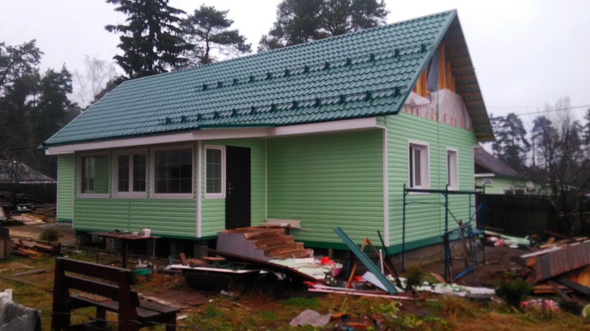 Старый дом - утеплен минеральной ватой и облицован сайдингом 