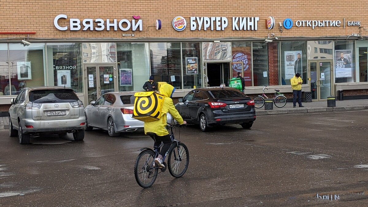 Фото сделано мной у метро Тимирязевская 19 апреля