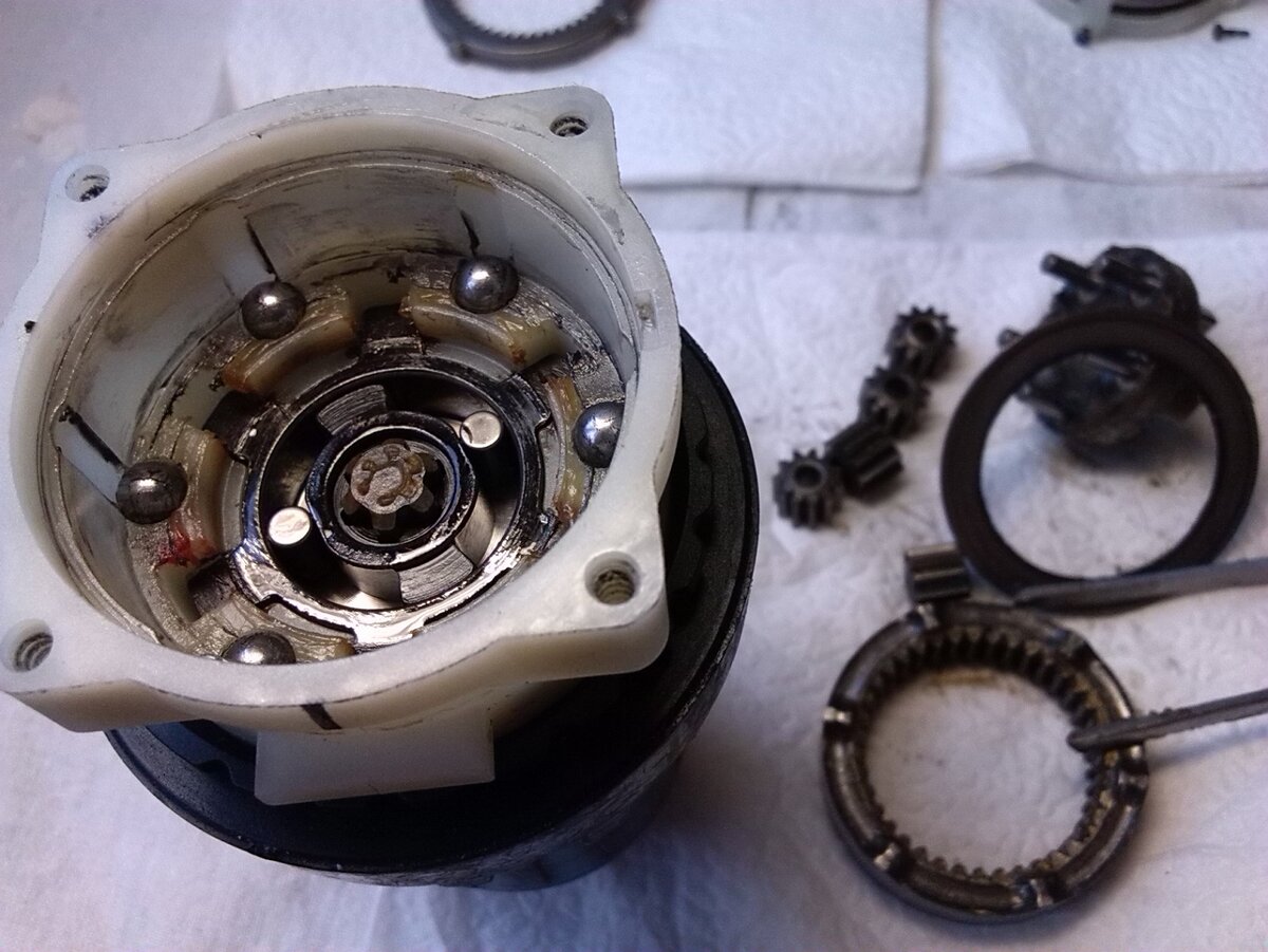 Рисунок 1: Металлические шестерни в редукторе – долговечность инструмента