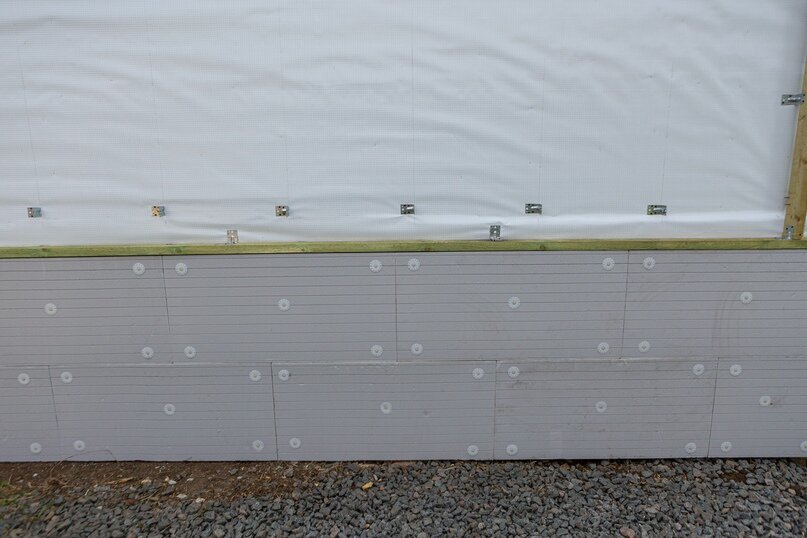 Утепление цоколя с помощью XPS CARBON ECO FAS