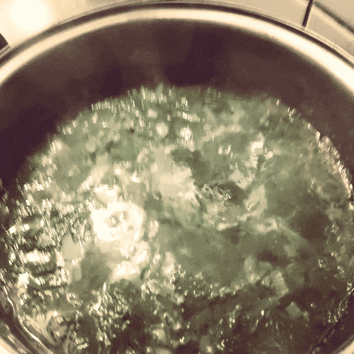 Кипит мой зеленый крапивный супчик