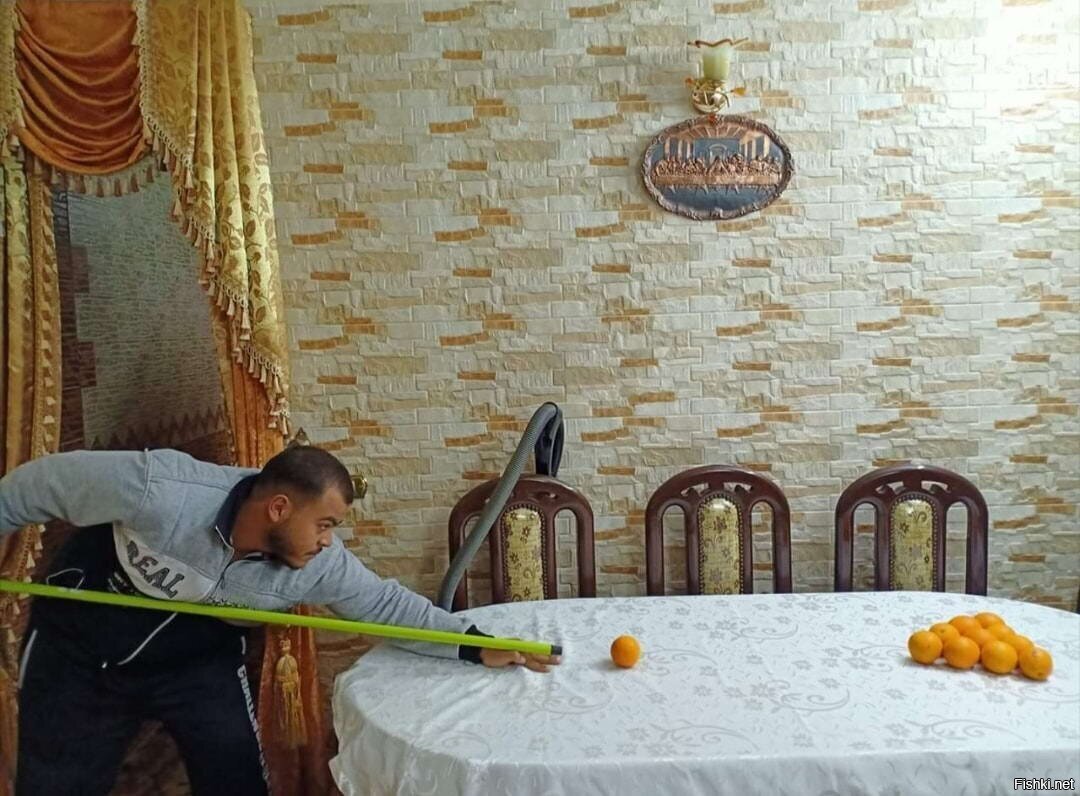 2. Бильярд яйцами!?...