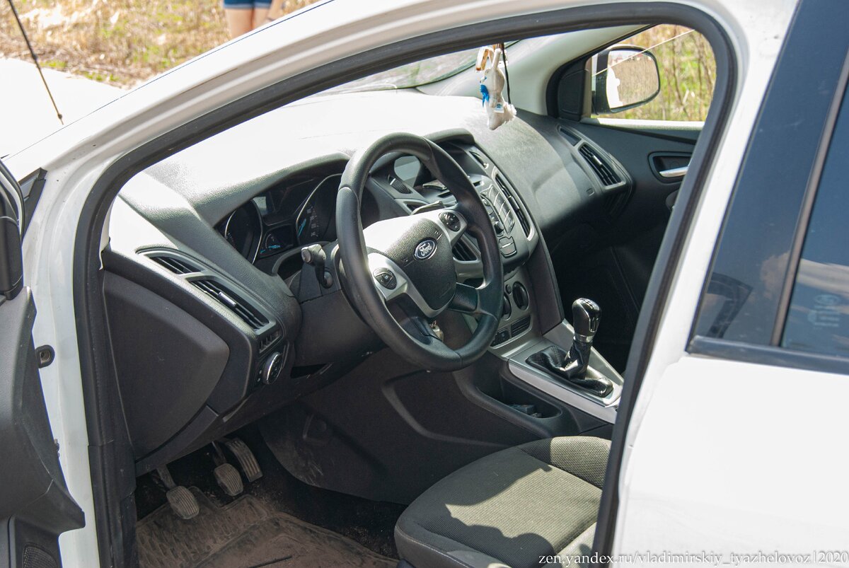 Мой рост 180 см и сам за собой я сажусь на задний диван нормально