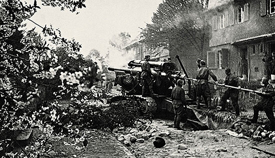 Гаубица Б-4 (Ведение огня прямой наводкой) / Фото: mil.ru