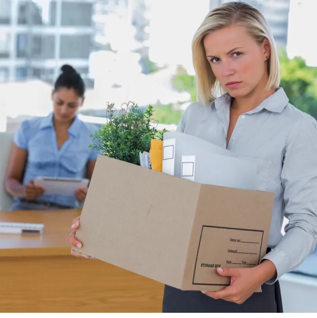 увольнение с работы. увольнение. записи в трудовой книжке приколы. уволен картинка. уволить легко.