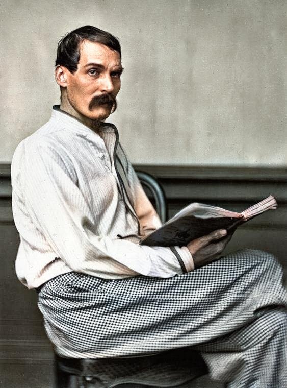 Множественные любовницы находили усы "пикантными".