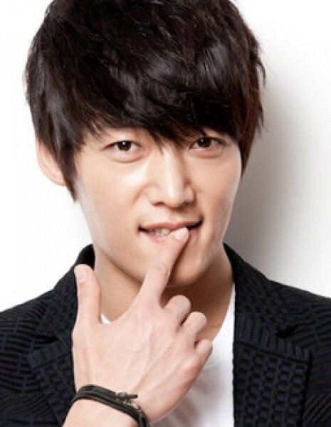 Фото из интернета. Актер Чхве Джин Хек.