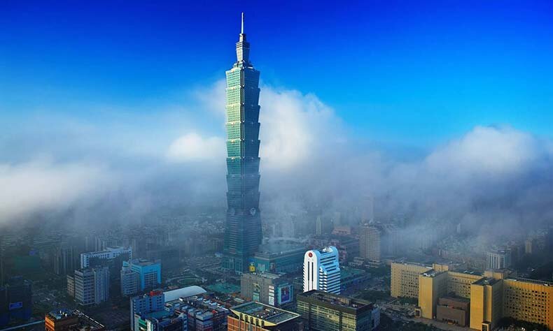 Ёлочка выше облаков
