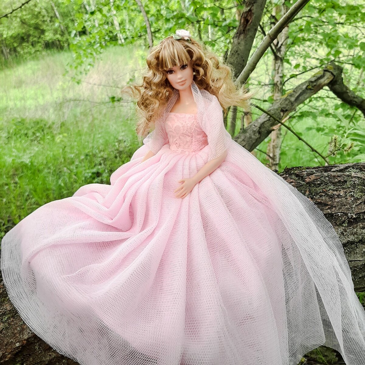 То самое платье) можно заметить подьюбник 