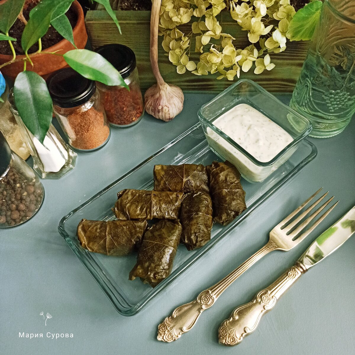 Долма - голубцы в виноградных листьях.