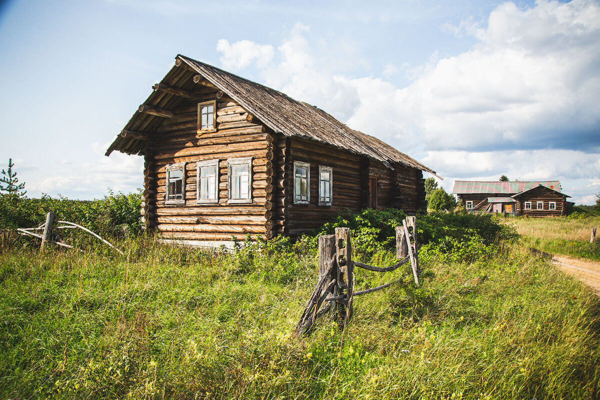 Купил 2 дома в деревне последнее