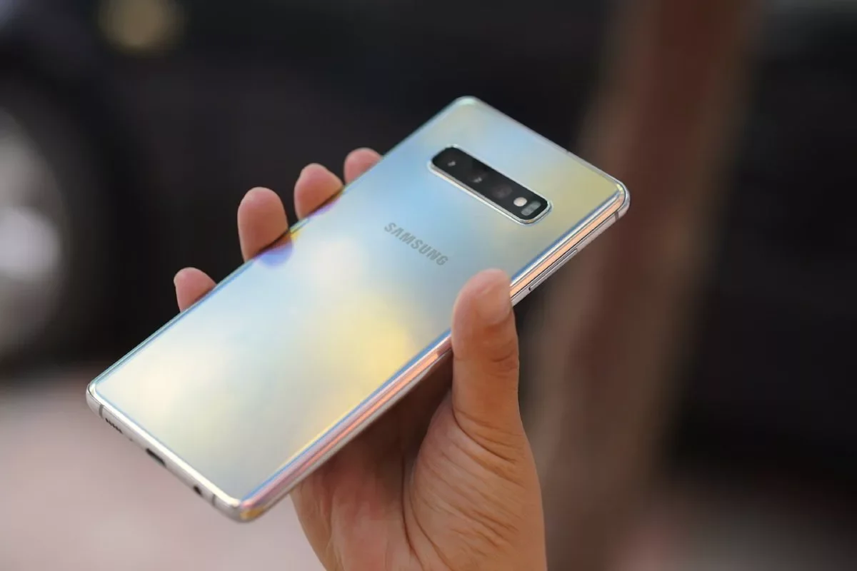 Авито новый самсунг. Samsung Galaxy s10. Samsung Galaxy s10 белый. Самсунг Galaxy s10 Plus. Samsung Galaxy s10 / s10 +.