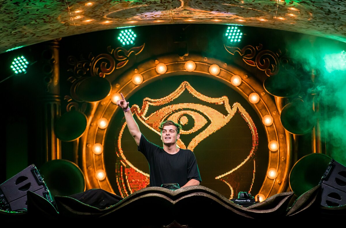 Или хотя бы узнать этого молодого красавчика - Martin Garrix