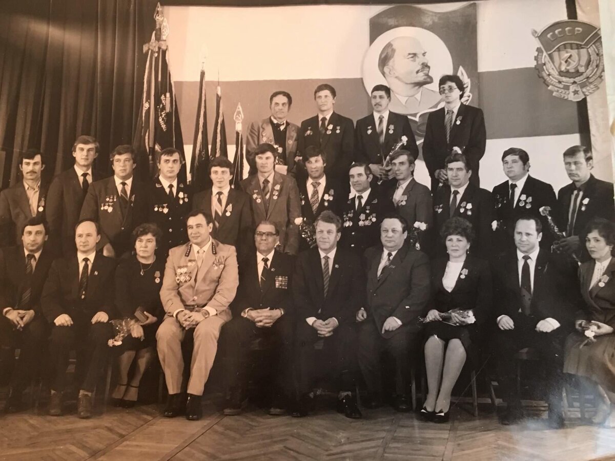 актив Воргашорской и ОВУ - https://yandex.ru/images/search?cbird=5&rpt=imageview&redircnt=1619010003.1&url=https%3A%2F%2Favatars.mds.yandex.net%2Fget-images-cbir%2F3175103%2Fb5o0gkPU0KD2Vp-QcBoS4w5626%2Forig&cbir_id=3175103%2Fb5o0gkPU0KD2Vp-QcBoS4w5626