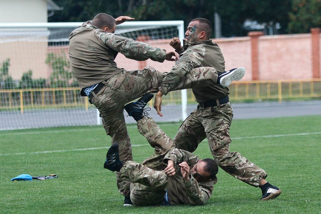 Рукопашный бой военнослужащих