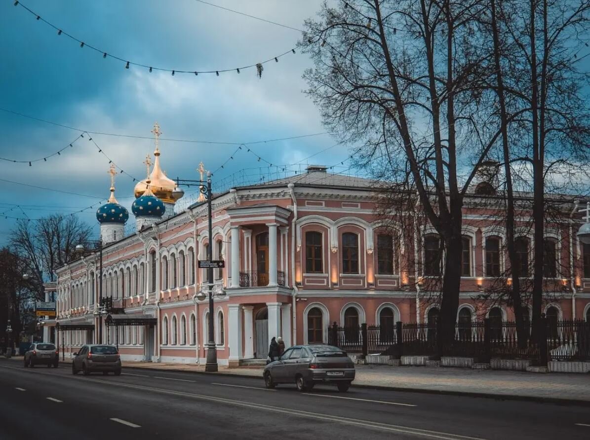  Краткое описание
Тверь, расположенная между Москвой и Санкт-Петербургом, ещё несколько веков назад была одним из крупнейших торговых центров России.-17