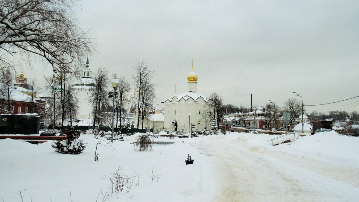 Пятницкое подворье Троице-Сергиевой. Подворье Троице-Сергиевой Лавры в Москве. Пятницкое подворье Сергиев Посад. Сергиев Посад подворье Пятницкое нужны трудники.