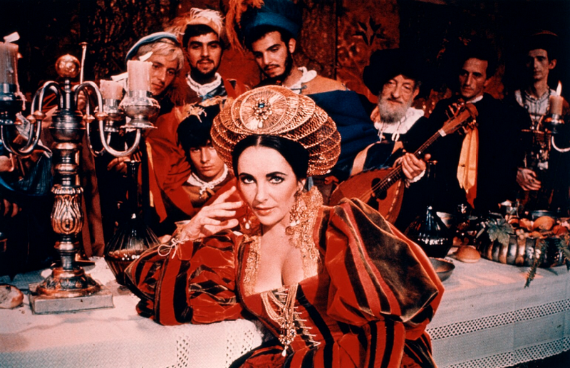 Сейчас Катарина скажет мужу что-то приятное. Кадр из кинофильма "Укрощения строптивой" из свободного источника.