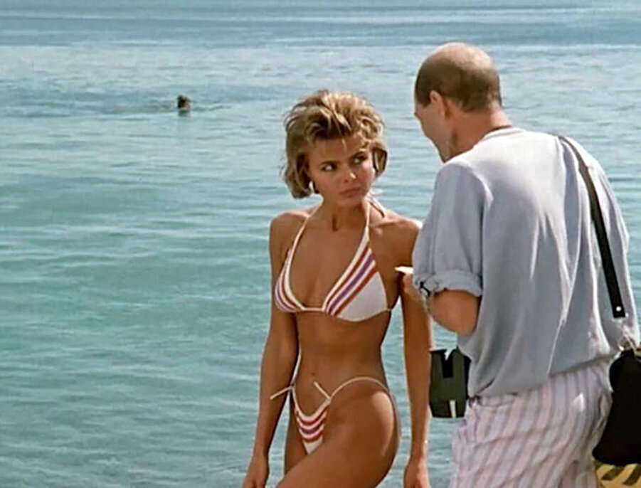 Кадр из фильма "Дама с попугаем"