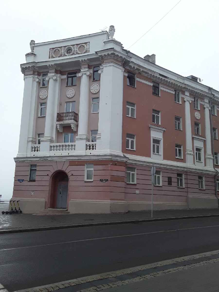 Улица Минина, 2