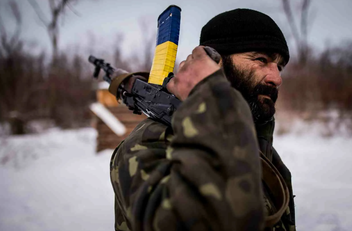 Украинские боевики. Украинские военные на Донбассе.