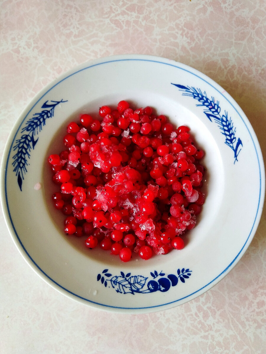 Ягоды красной смородины