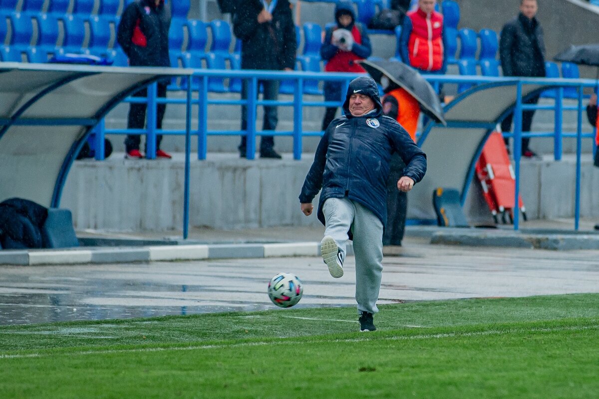 Бывший главный тренер ФК "Севастополь": - "Смотри как надо, неуч!"