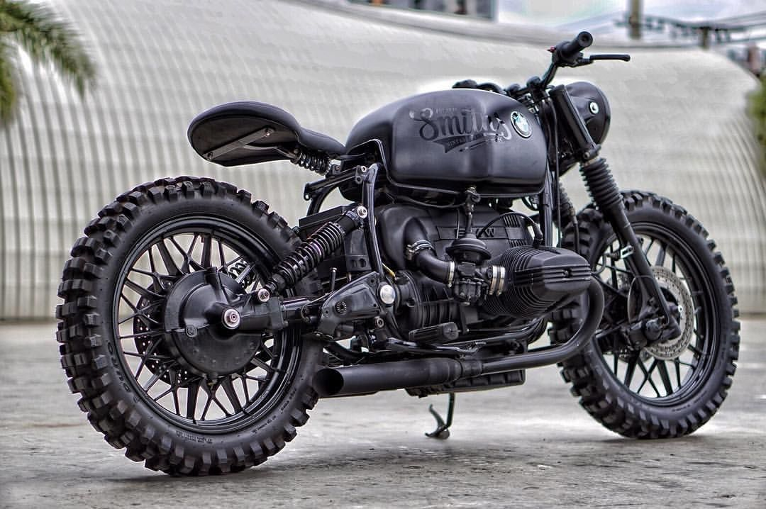 Bmw r r обзор. BMW r100 Cafe Racer. Мотоцикл Урал скремблер. Мотоцикл BMW r100 Scrambler. BMW r100 Cafe Racer Scrambler.