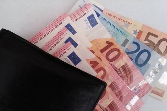    Центробанк продлит ограничения на выдачу наличной валюты