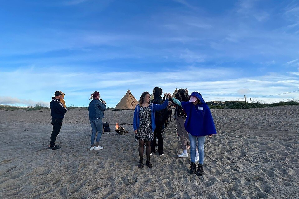     Участникам «ЭТНОМУРМАНА» провели экскурсию по Териберке и природному парку. Фото: Марья Дюпина