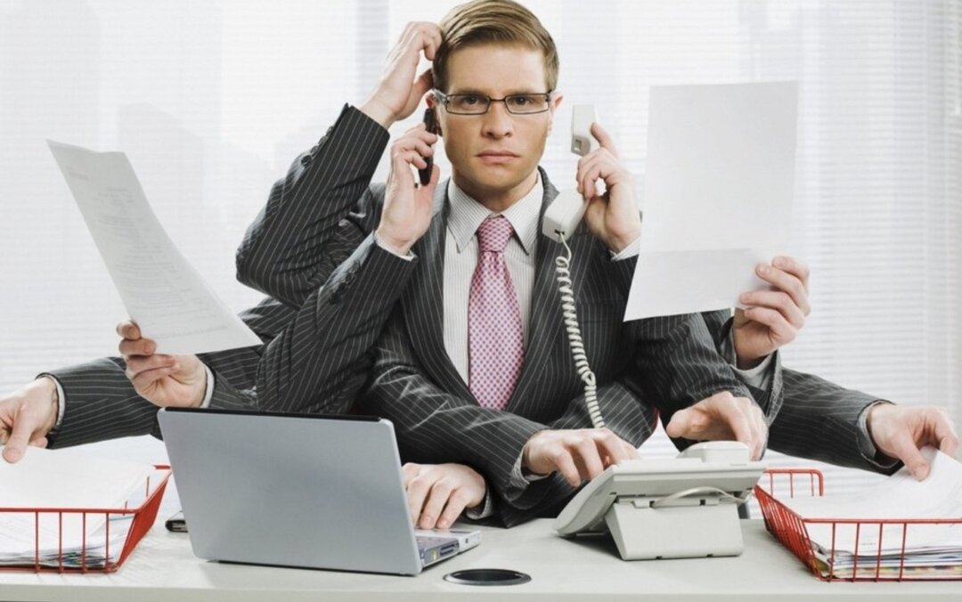 Нужно учиться выставлять приоритеты в работе