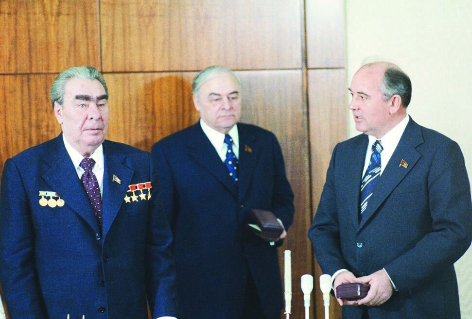 Брежнев и Горбачёв (иллюстрация из открытых источников)