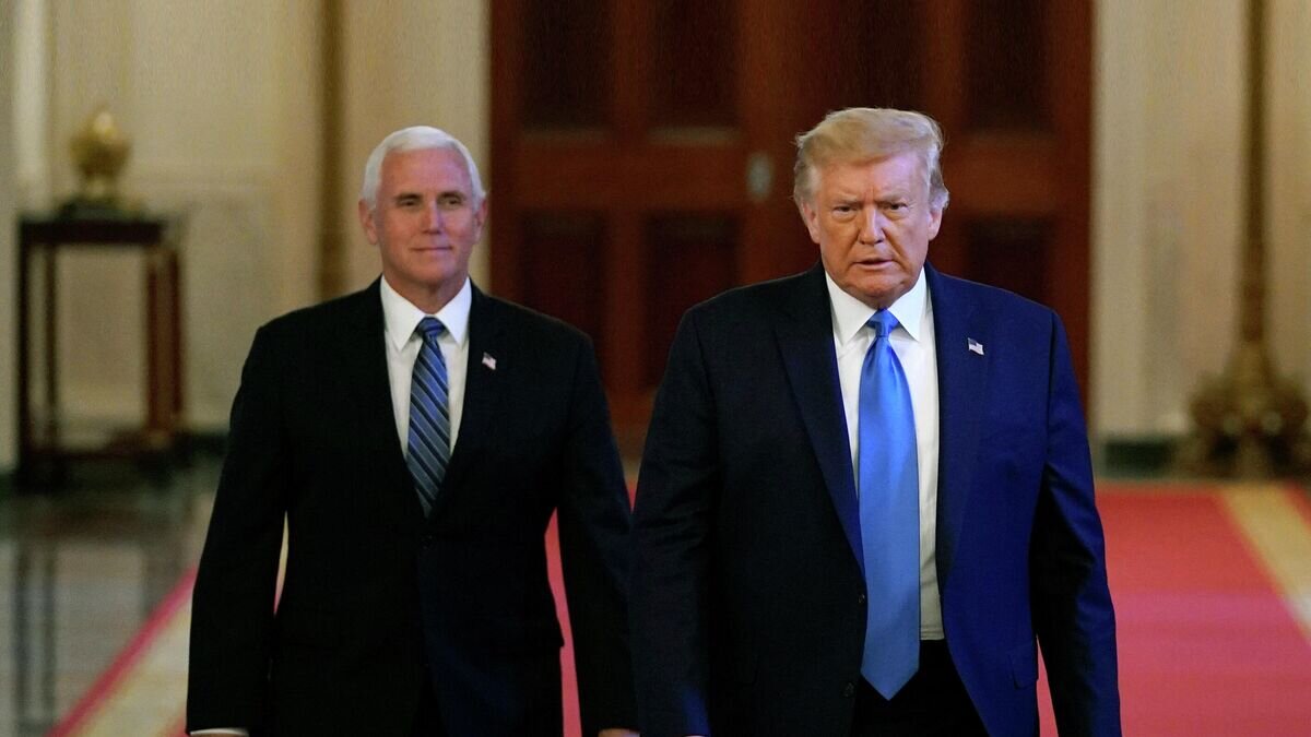    Президент США Дональд Трамп и вице-президент Майк Пенс© AP Photo / Evan Vucci