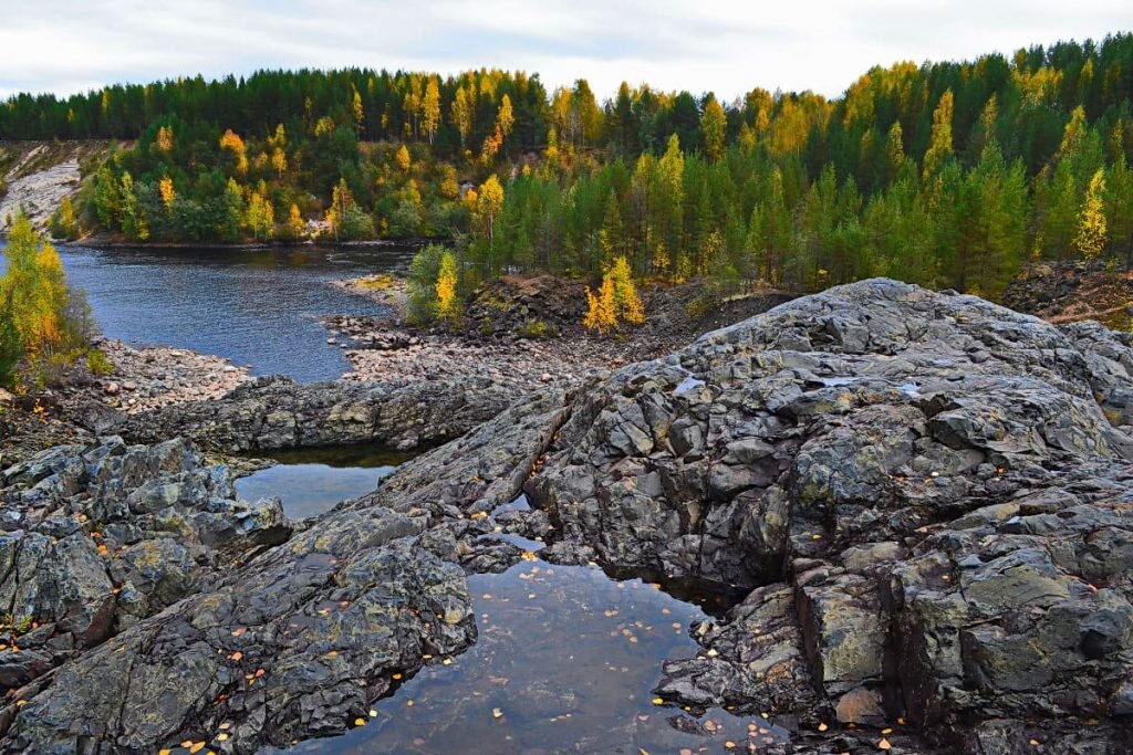 Палеовулкан Гирвас осенью