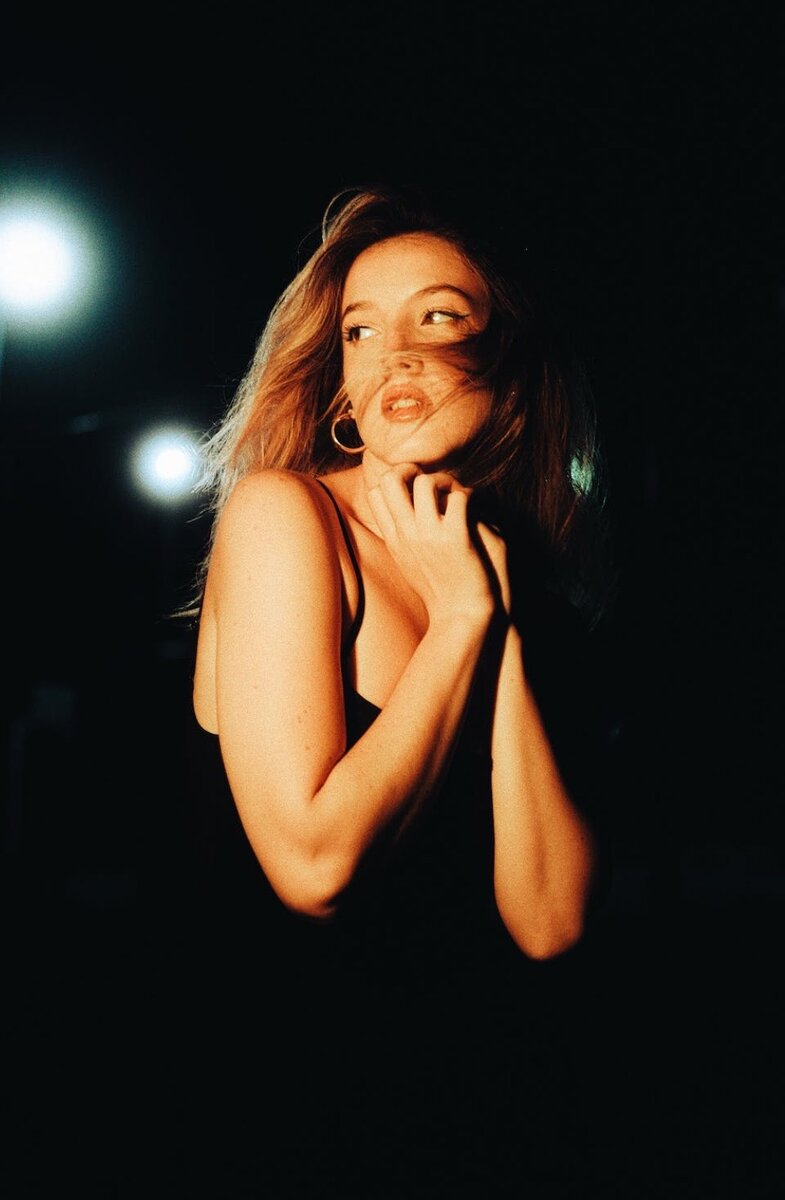 Отключитесь от информационной новостной повестки. Хотя бы на время. Страх и тревоги так же формирует присутствие в потоке текущих новостей.  