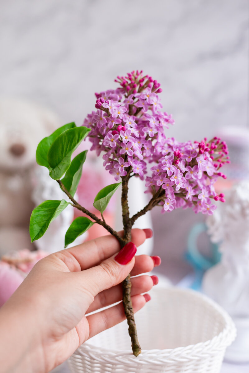 Сирень из холодного фарфора. Работа Марии Картавых. Фото: Юлия Сашнева