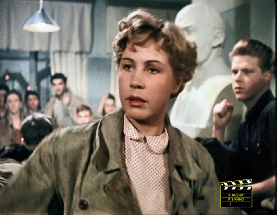 Кадр из фильма "Высота", справа от Инны Макаровой - молодой М. Кокшенов (первое появление на экране), 1957 год