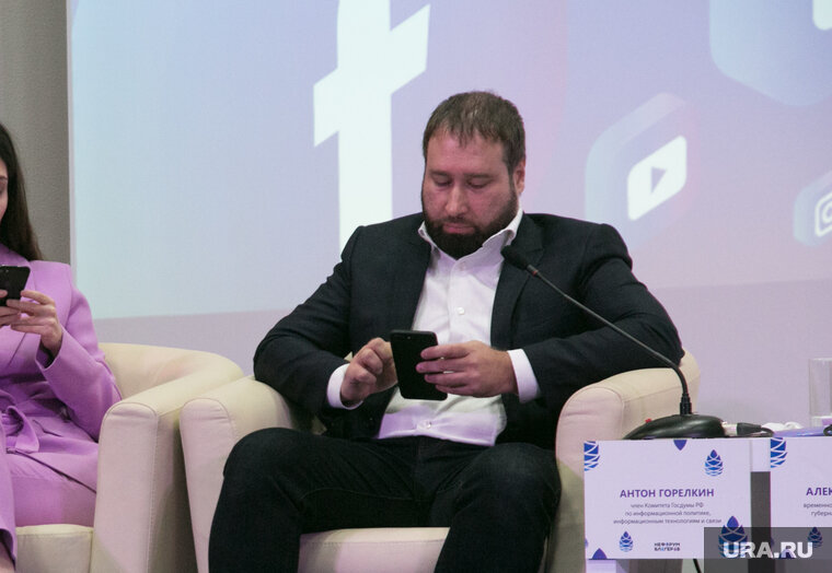    Антон Горелкин встал на защиту фильмов «Барби» и «Оппенгеймер»