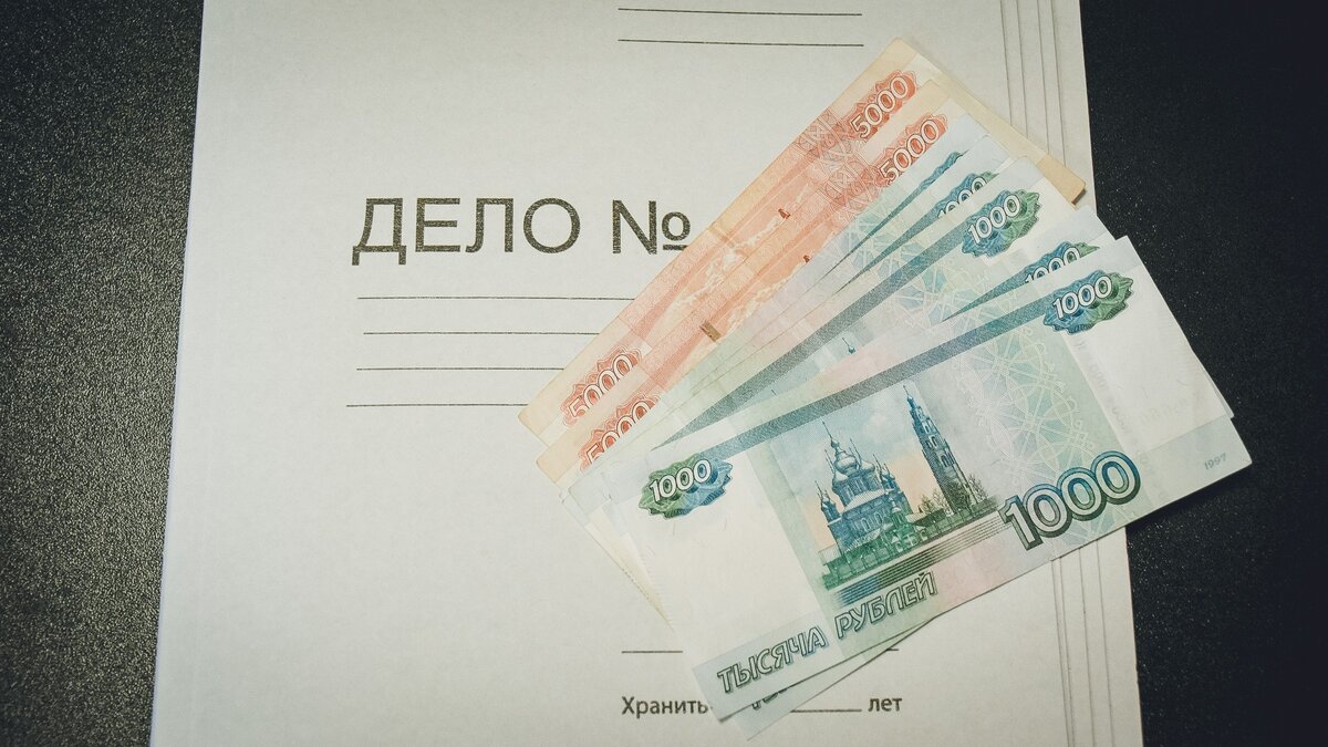    В Ростовской области будут судить батайчанина, который передал взятку сотруднику полиции, чтобы избежать наказания сына за незаконную деятельность, об этом сообщили в пресс-службе Следственного управления СК РФ региона.