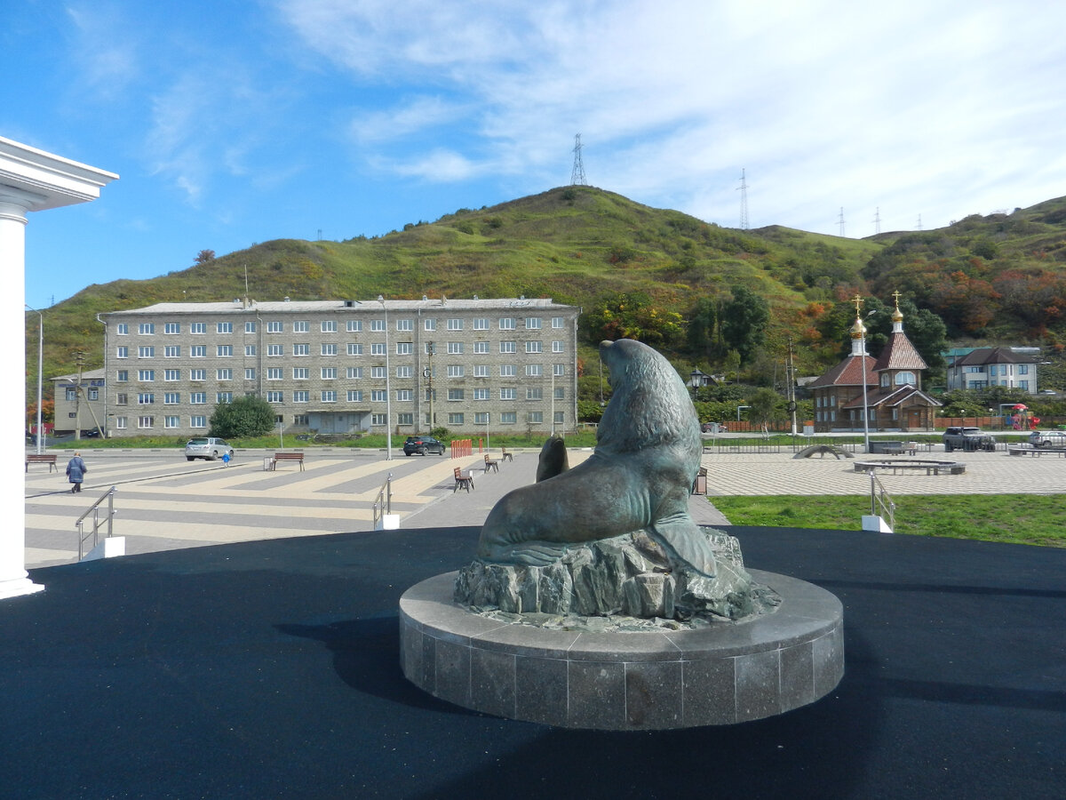 Часть ансамбля центральной площади Невельска