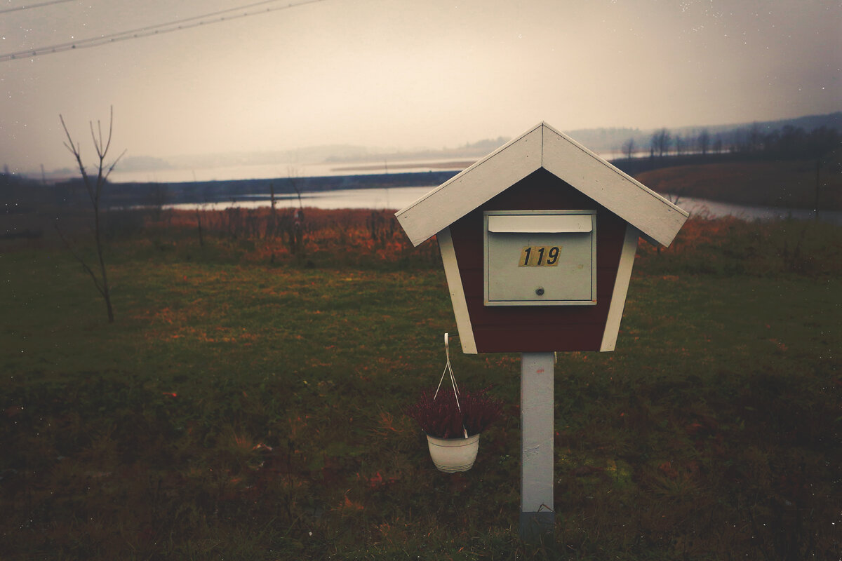 Почтовый ящик у домика в Хелюлях