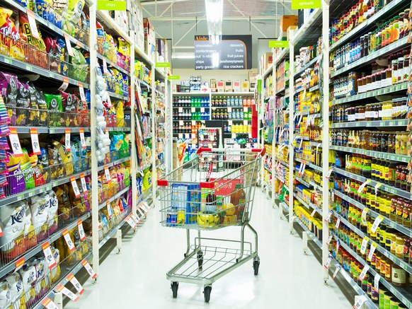 Скучные туры по супермаркетам и обыденные откровенные снимки успокаивают нас теплом и популярностью на YouTube и Instagram - и отталкивают от индустрии зависти.GETTY IMAGES