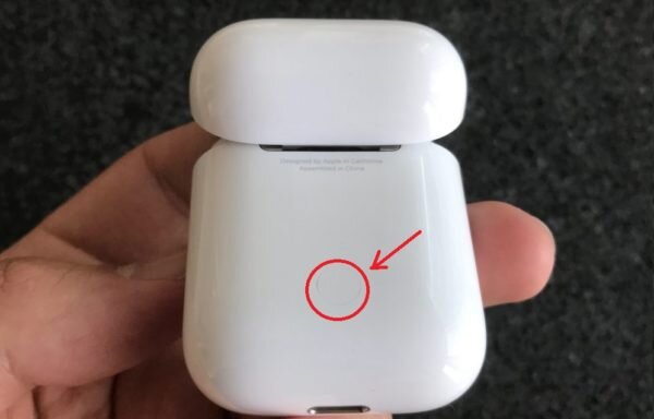 Для чего нужна кнопка «Назад» на чехле AirPods?