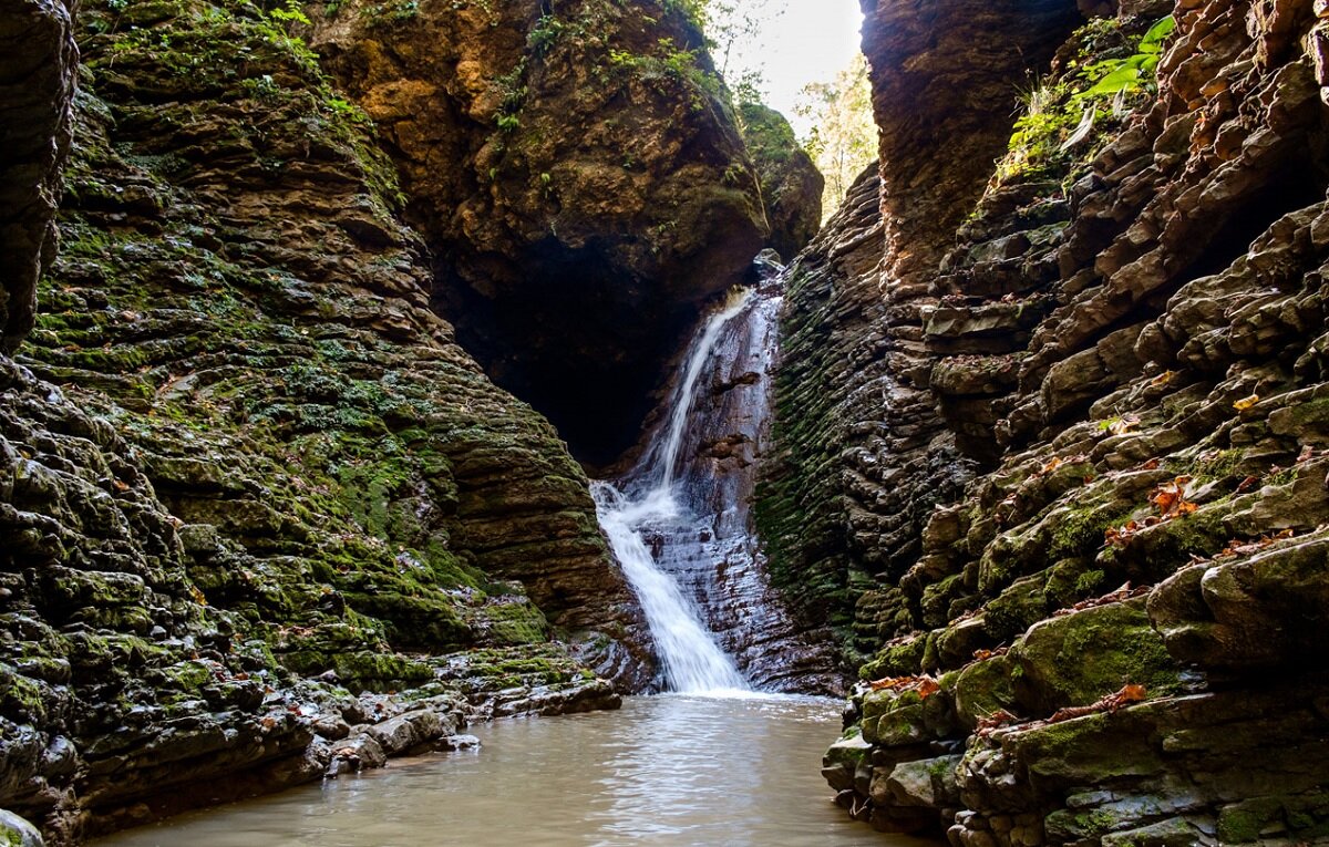 Водопад Сердце Руфабго. О нём есть красивая легенда.