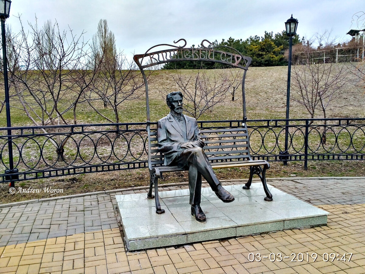 Памятник чехову в таганроге фото