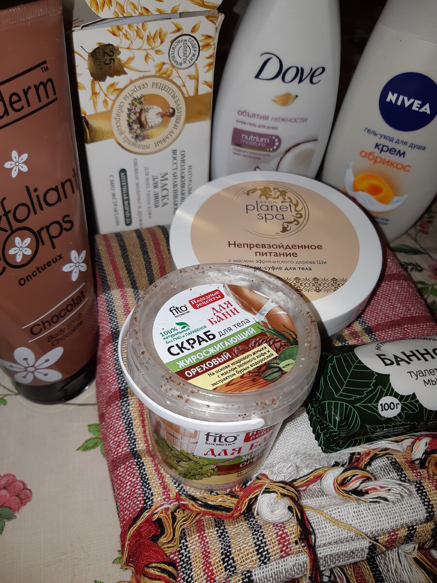 Банное мыло, подстилка льняная, маски и гели. Фото автора