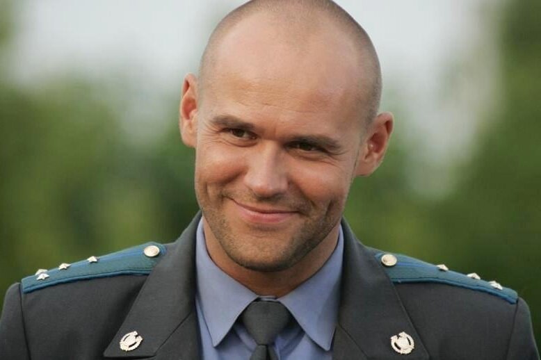 Глухарь - прогремевший сериал, с интересным сюжетом, является родоначальником целой линейки сериалов.