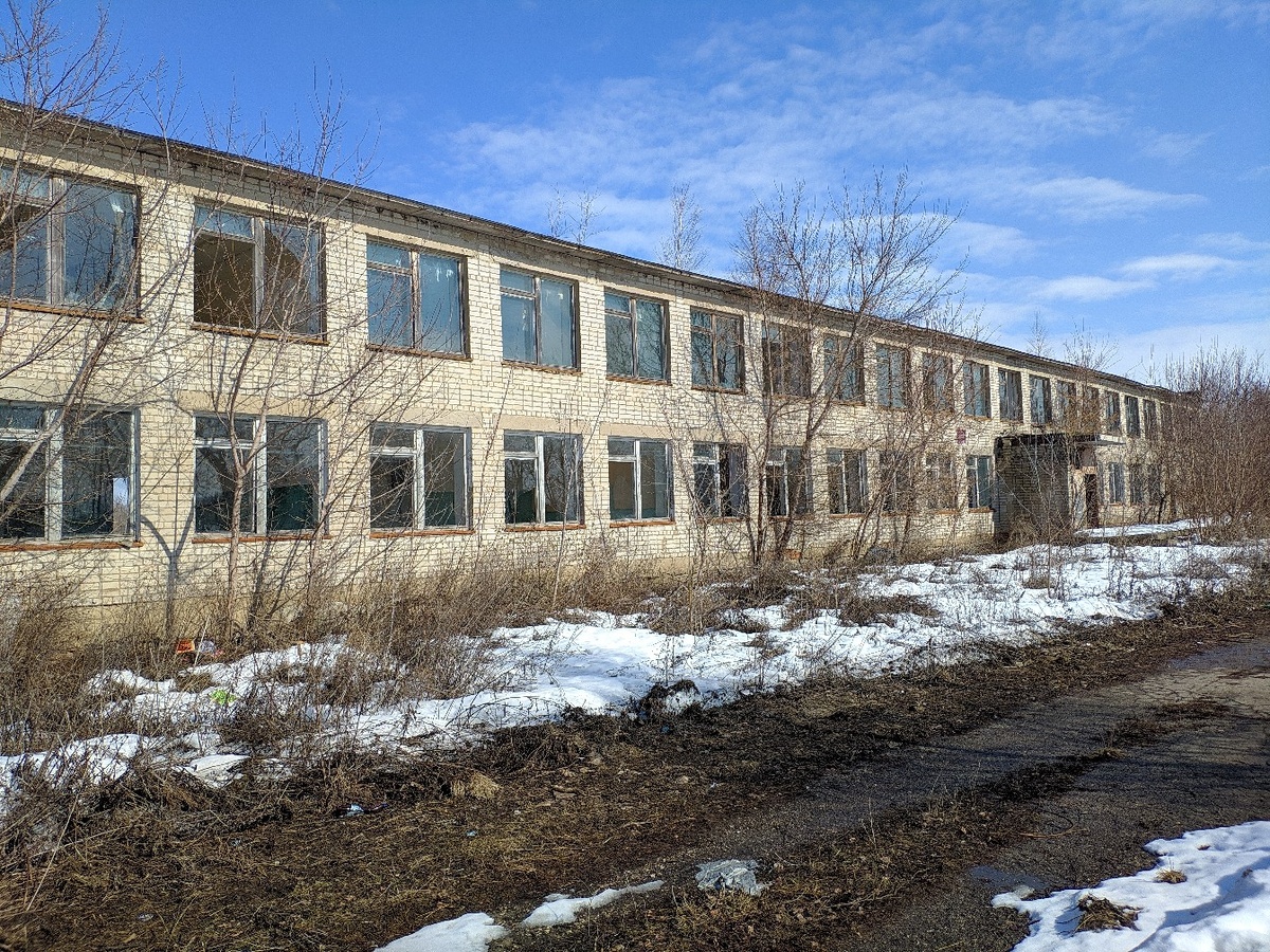 Так выглядит школа, закрытая в 2010 году.