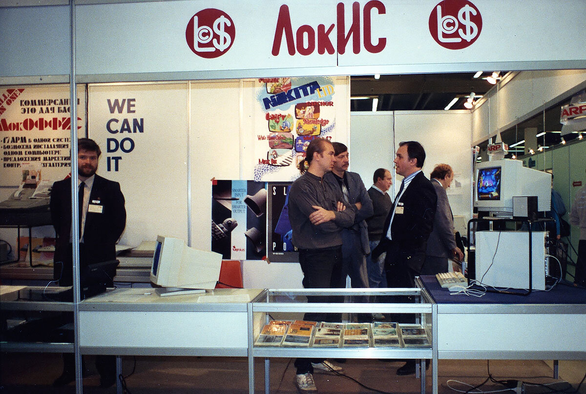 Никита Скрипкин разговаривает с Сергеем Проскуриным, руководителем 